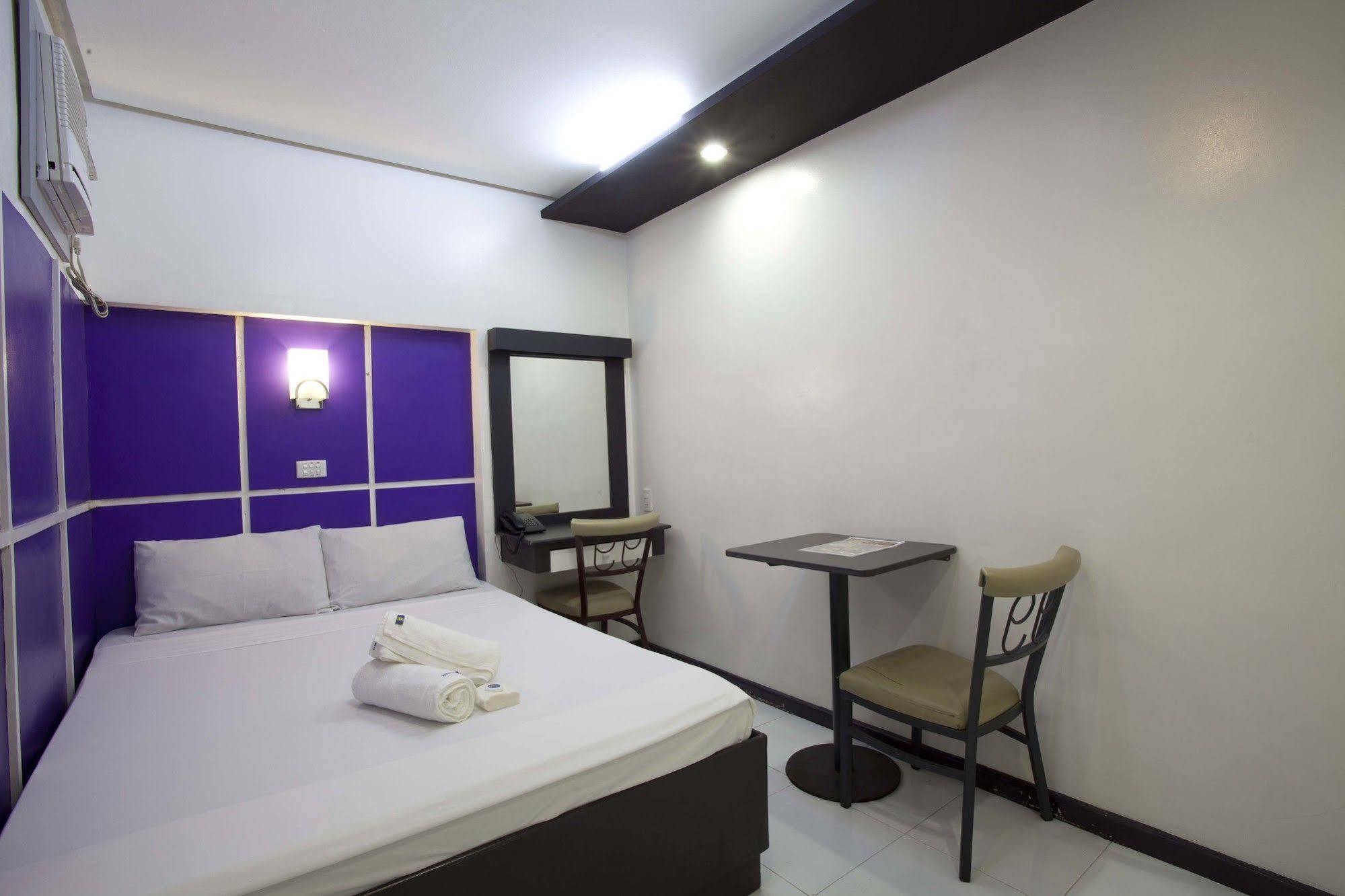 Hotel 99 Cubao Quezon City Esterno foto
