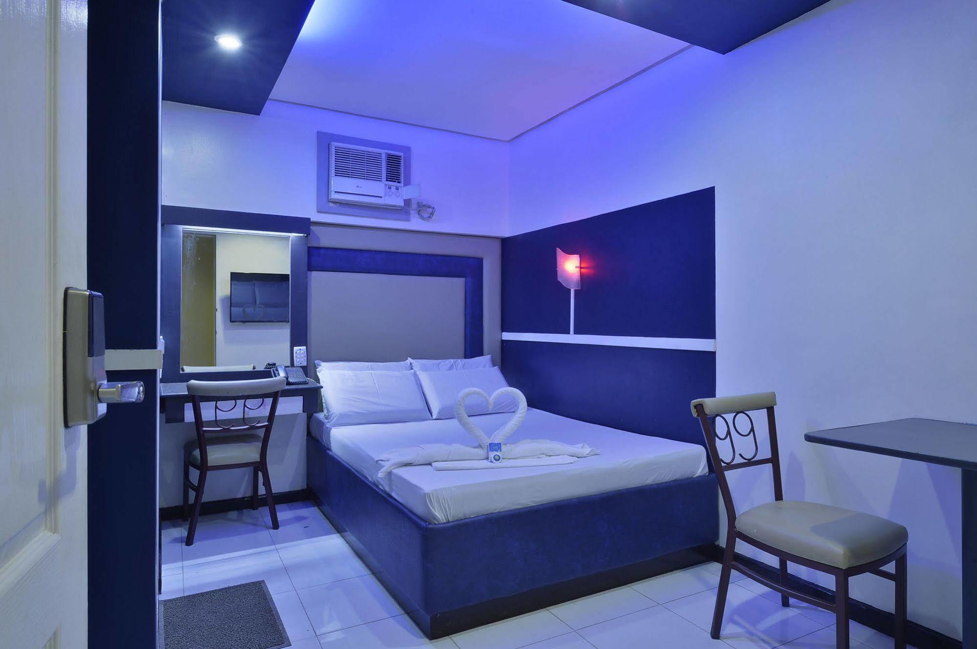 Hotel 99 Cubao Quezon City Esterno foto