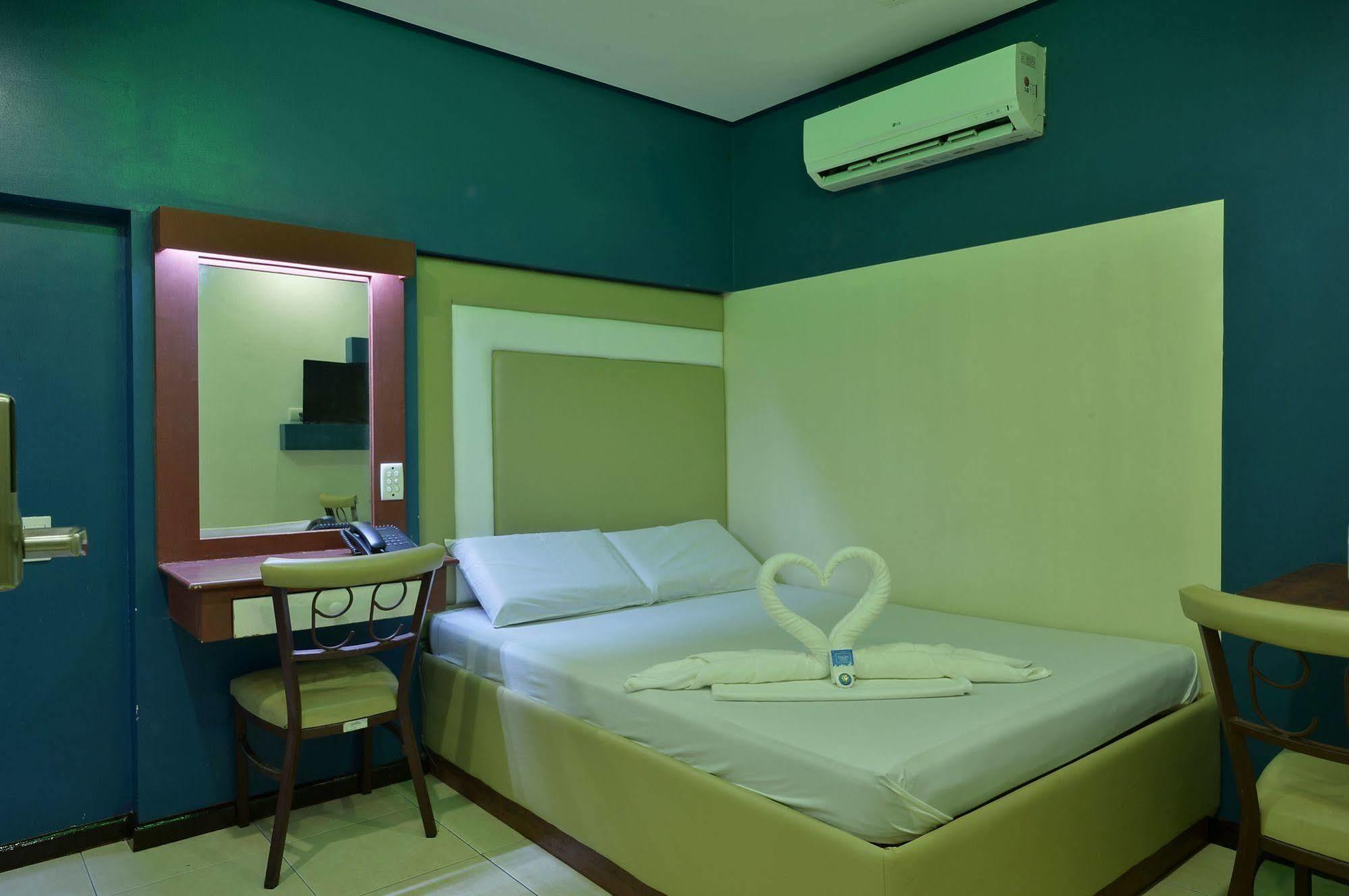 Hotel 99 Cubao Quezon City Esterno foto