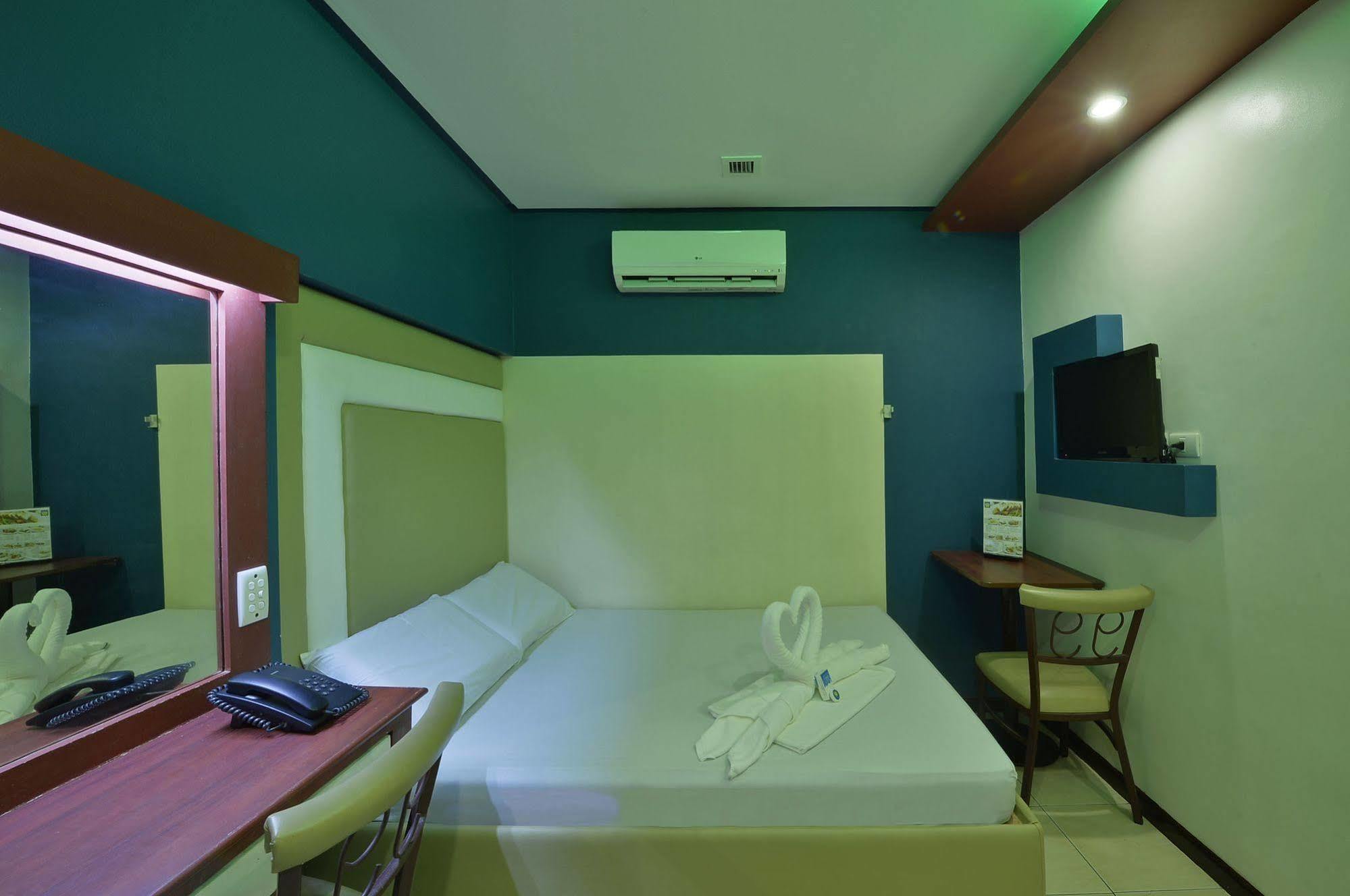 Hotel 99 Cubao Quezon City Esterno foto