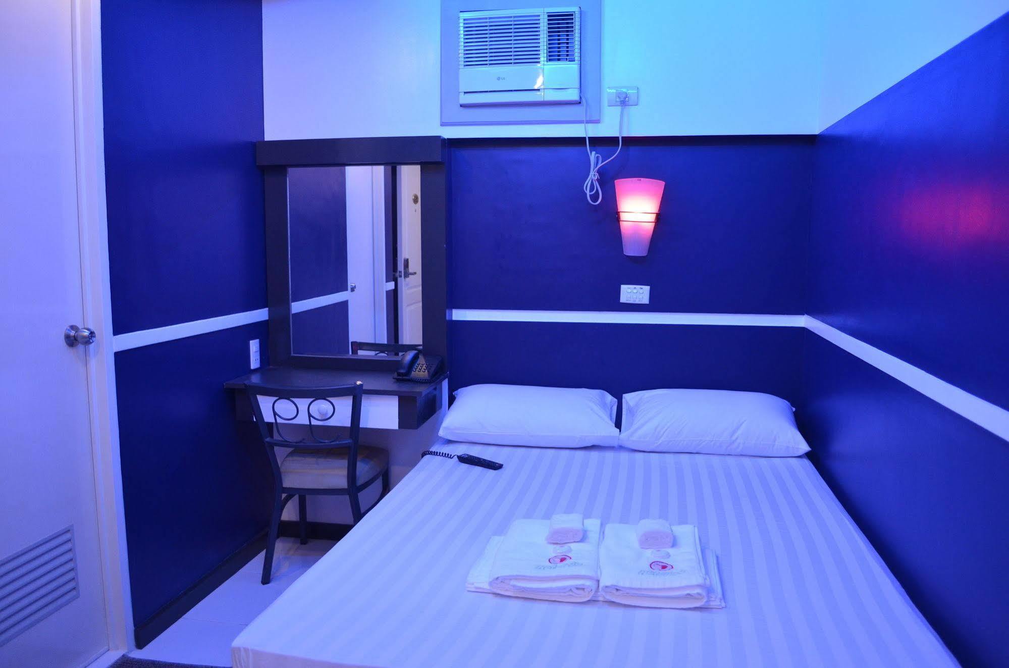 Hotel 99 Cubao Quezon City Esterno foto