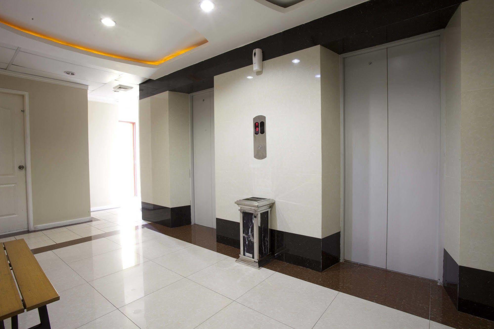Hotel 99 Cubao Quezon City Esterno foto